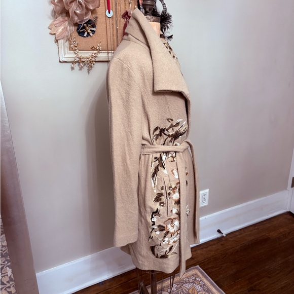 White House Black Market Beige Floral Cardigan - Picture 5 of 9